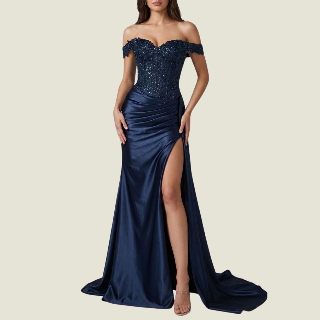 Midnattsblå Satinklänning med Pärlbroderat Liv och Off-shoulder