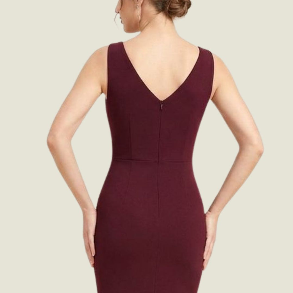 Vinröd Aftonklänning med V-ringning och Volangdrapering