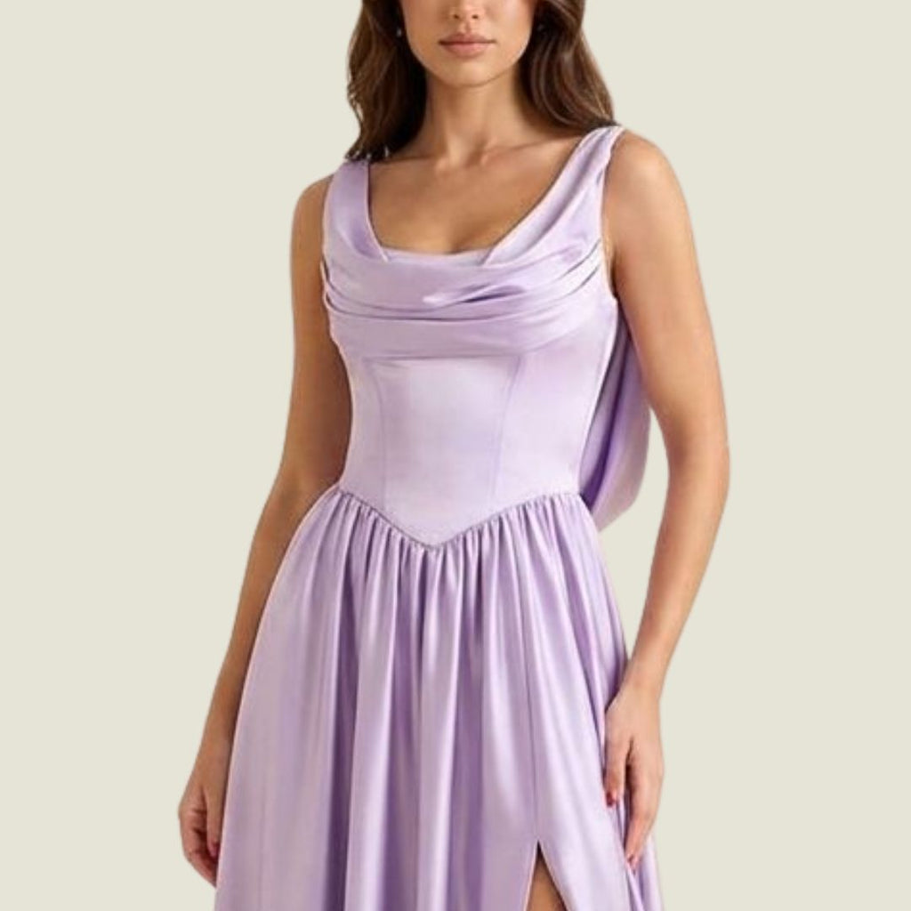 Lila Galaklänning i Satin med Draperad Ringning och Slits
