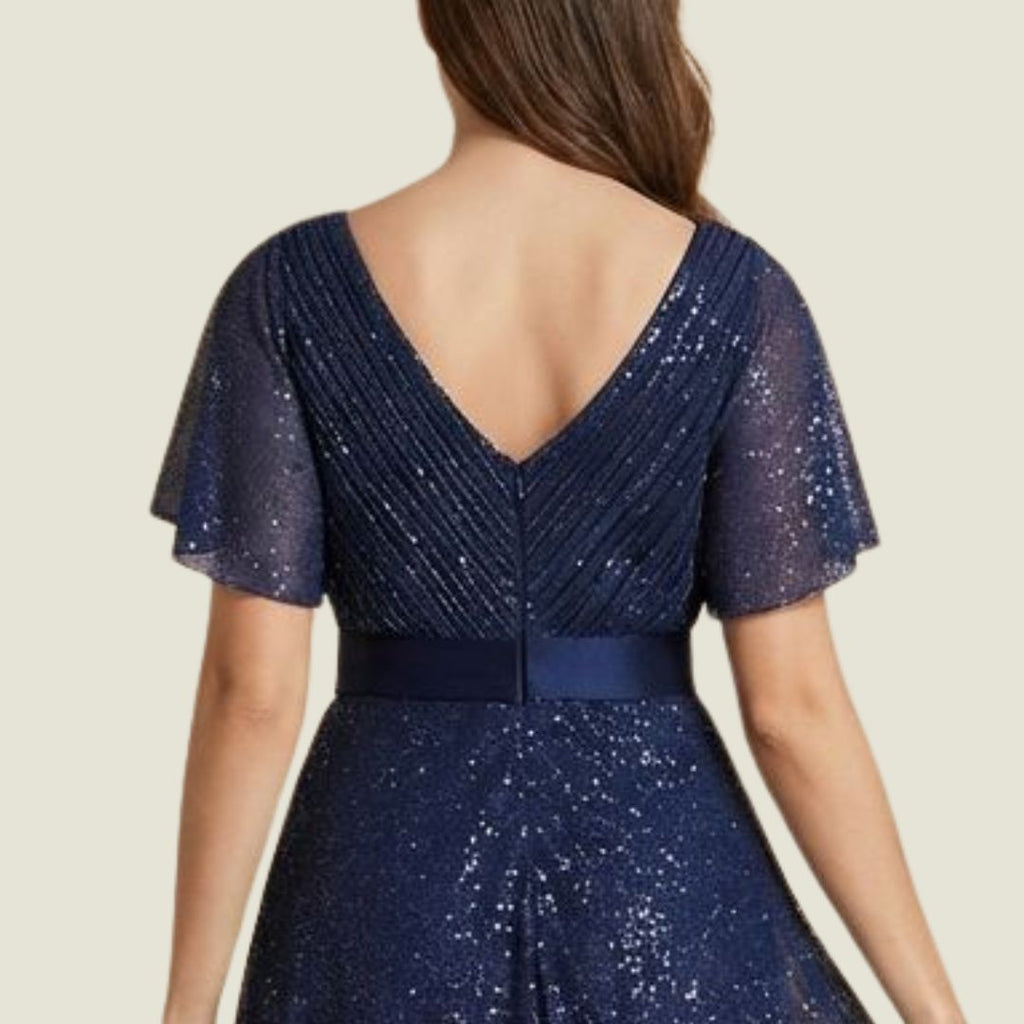 Midnattsblå Glitternattklänning med Plisserat Liv och Fjärilsärm